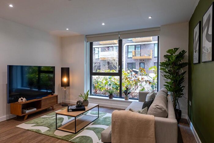 3 Bedroom Flat To Rent In Flat, Vanguard Way London, E17