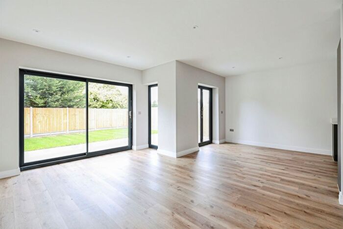 4 Bedroom Bungalow For Sale In Redheath Close, Watford, WD25