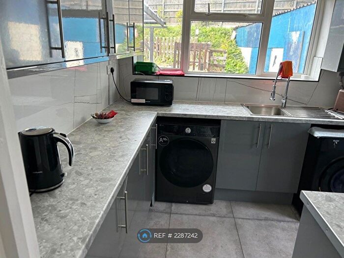 5 Bedroom Bungalow To Rent In Kinson Road, Burnmouth, BH10