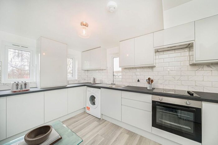 2 Bedroom Flat To Rent In Brathway Road, Earlsfield, SW18