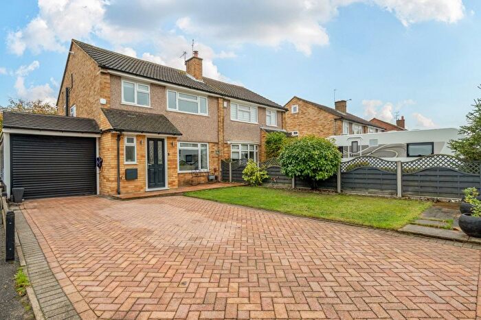 4 Bedroom Semi Detached House For Sale In Barrs Road, Taplow, Buckinghamshire, SL6