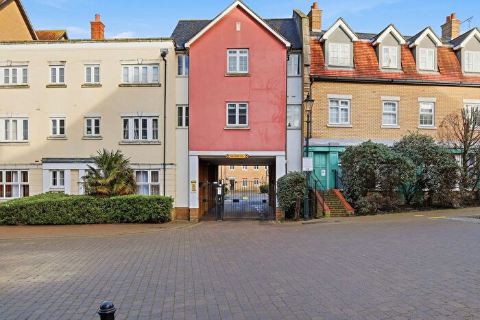 2 Bedroom Flat For Sale In Roche Close, Rocheforte House Roche Close, SS4