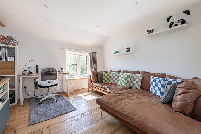 4 Bedroom Detached House For Sale In Redbournbury Lane, St. Albans, AL3