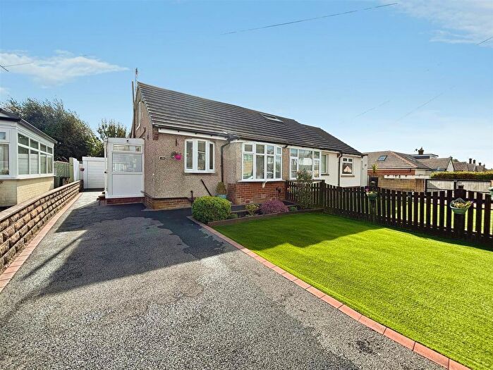 1 Bedroom Semi-Detached Bungalow For Sale In Mostyn Grove, Bradford, BD6