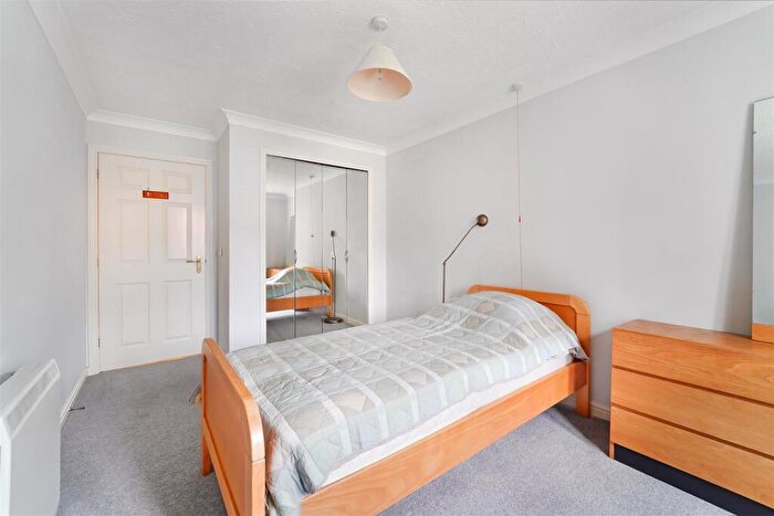 2 Bedroom Retirement Property For Sale In The Parade, Epsom, KT18