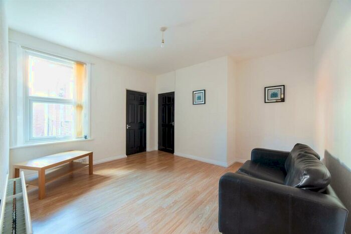 2 Bedroom Flat To Rent In Holly Avenue, Wallsend, Newcastle Upon Tyne, NE28