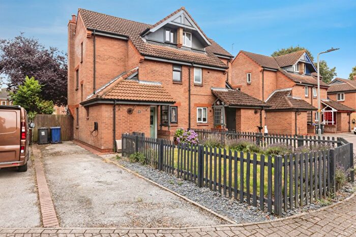 4 Bedroom Semi-Detached House For Sale In Brackenhill Close, Brayton, Selby, YO8