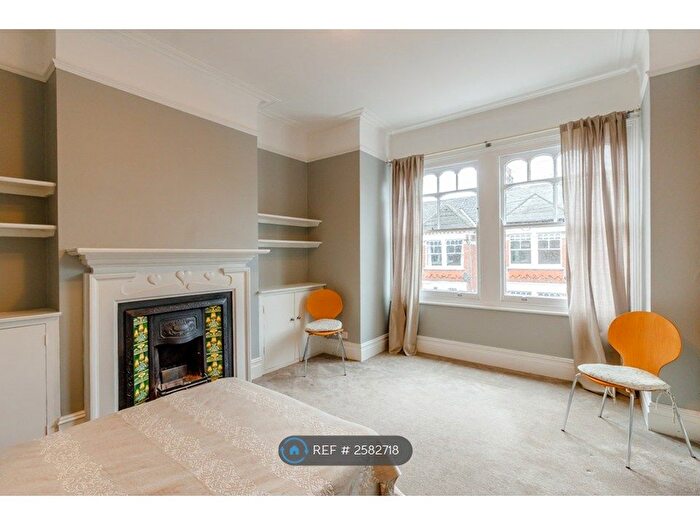 4 Bedroom Flat To Rent In Tooting Bec, London, SW17