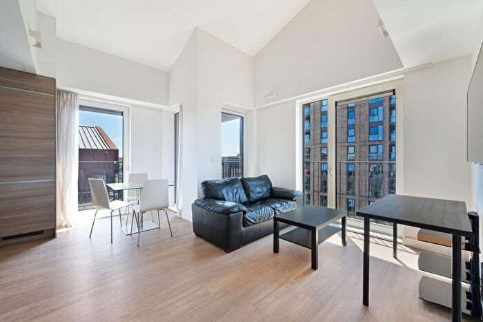 3 Bedroom Flat To Rent In Navigation House, Plough Way, London, SE16