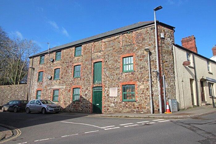 2 Bedroom Flat To Rent In Station Road, Holsworthy, Devon, EX22