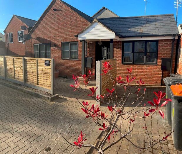 2 Bedroom Bungalow To Rent In Tysons Court, New Road, LU7