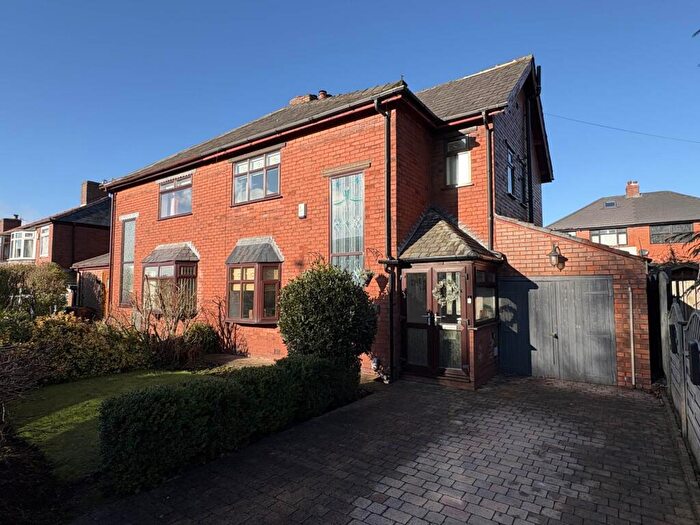 3 Bedroom Semi Detached House For Sale In The Avenue, Shaw, OL2