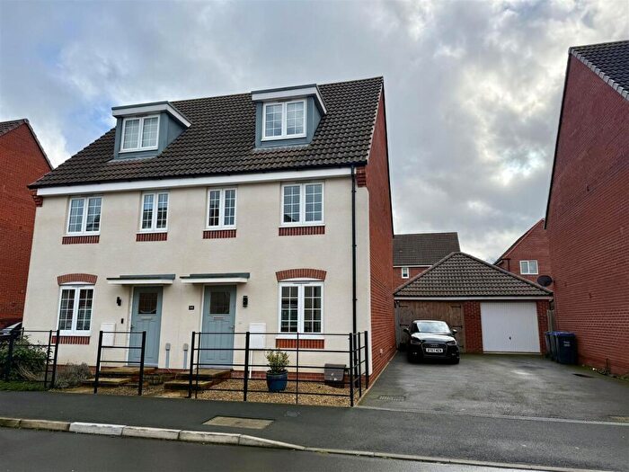 3 Bedroom Town House To Rent In Newall Road, Melksham, SN12