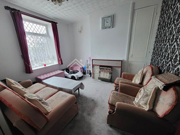 3 Bedroom Terraced House For Sale In Wharf Street, Dewsbury, WF12