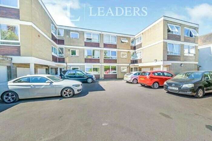 2 Bedroom Apartment For Sale In Grosvenor Road, St. Albans, Hertfordshire, AL1