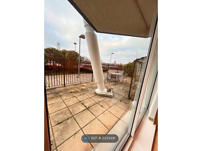 2 Bedroom Flat To Rent In Apollo Building, London, E14