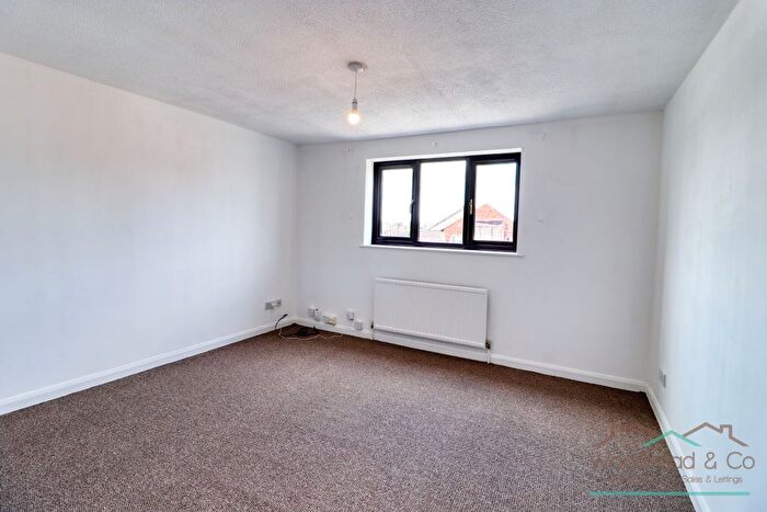 2 Bedroom Flat To Rent In Flat, Kensington House, Rectory Road, Rushden, Northamptonshire, NN10