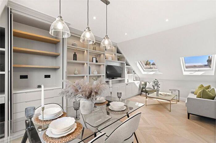 3 Bedroom Apartment For Sale In Thirsk Road, London, SW11