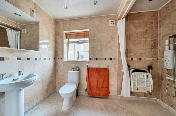 3 Bedroom Bungalow For Sale In Water Lane, Middlestown, Wakefield, West Yorkshire, WF4