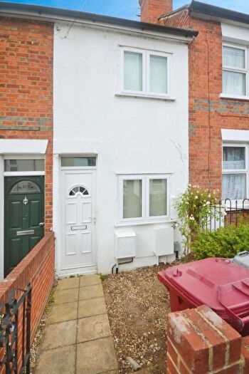 3 Bedroom Terraced House For Sale In Blenheim Gardens, Reading, RG1