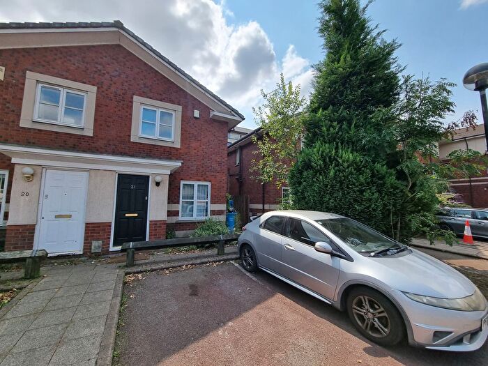 2 Bedroom Flat To Rent In Linen Court, Salford, M3