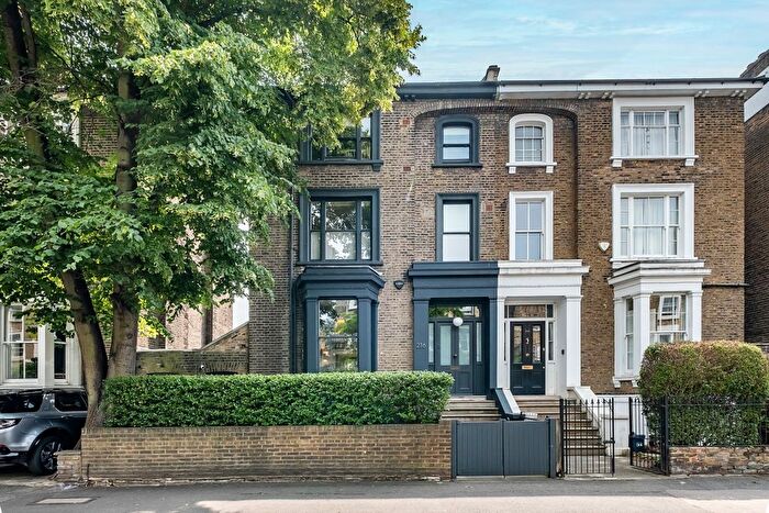 6 Bedroom Semi-Detached House To Rent In Richmond Road, London, E8