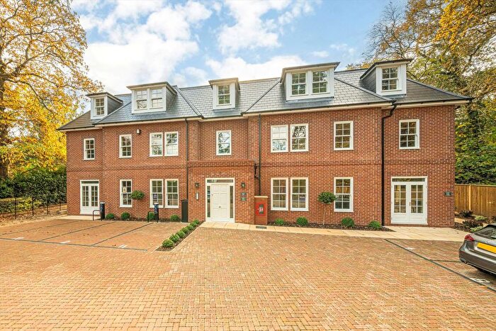 2 Bedroom Flat To Rent In St. Georges Avenue, Weybridge, KT13
