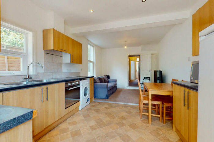 7 Bedroom House To Rent In Hayes Place, BA2