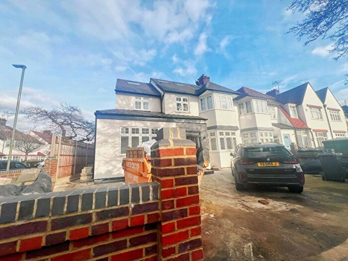 3 Bedroom Flat To Rent In Hervey Close, London, N3