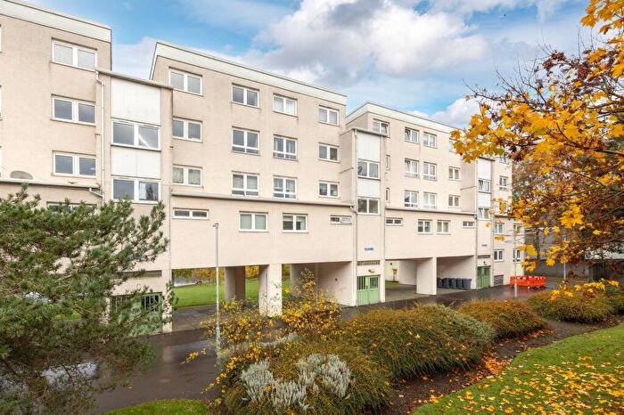 2 Bedroom Maisonette To Rent In The Vennel, Linlithgow, EH49