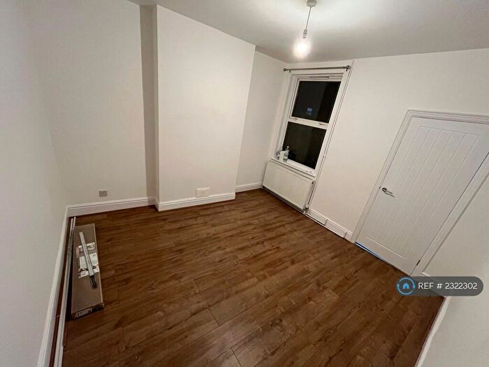 2 Bedroom End Of Terrace House To Rent In Holborn Avenue, Nottingham, NG2