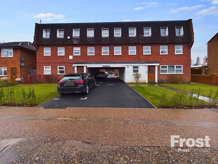 1 Bedroom Flat To Rent In Woodthorpe Road, Ashford, Surrey, TW15