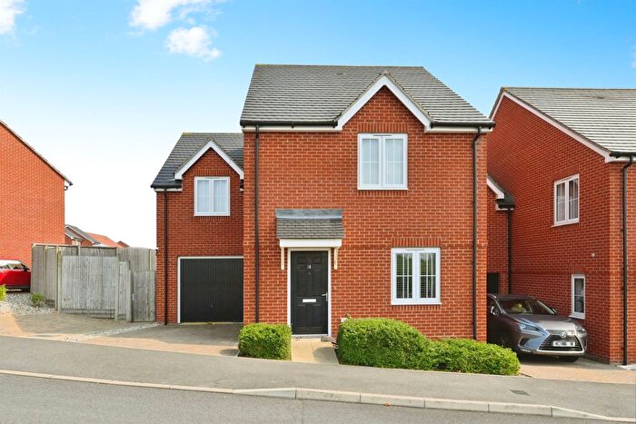 3 Bedroom Link Detached House For Sale In Hills Drive, Newport, Saffron Walden, CB11