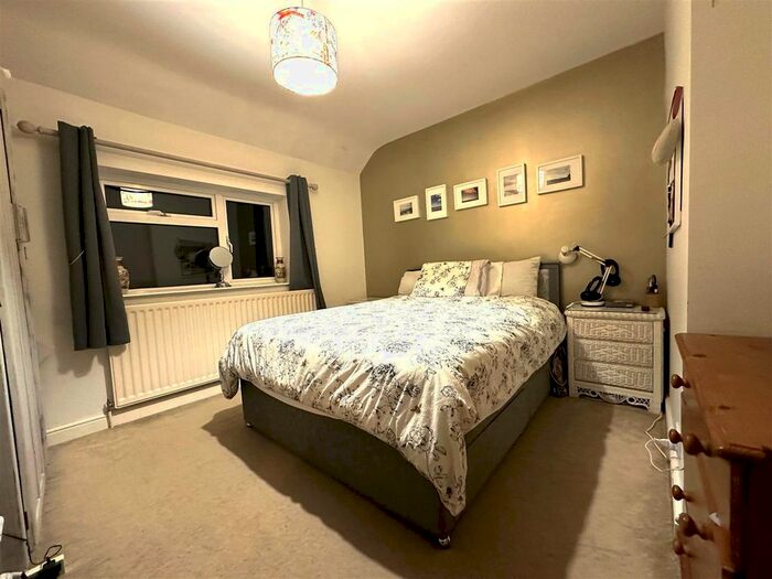3 Bedroom End Of Terrace House For Sale In Culverden Road, Watford, WD19