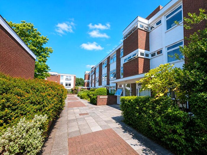 2 Bedroom Detached House For Sale In Sweyn Place, London, SE3