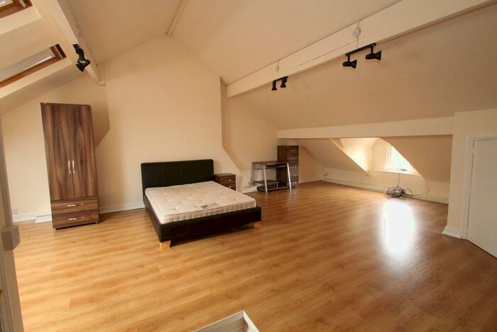 6 Bedroom Terraced House To Rent In Fosse Road South, Leicester, LE3