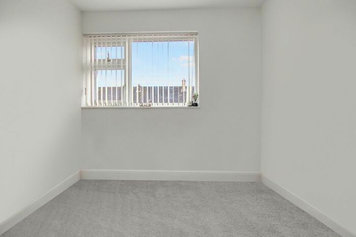 3 Bedroom End Of Terrace House For Sale In Long Lynderswood, Basildon, SS15