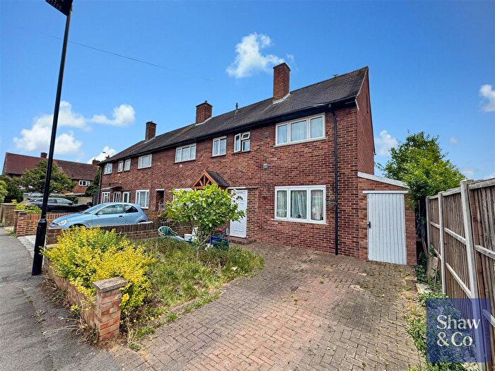 3 Bedroom End Terrace House For Sale In Sparrow Farm Drive, Feltham, TW14