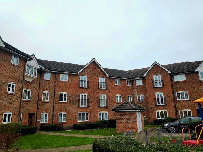 2 Bedroom Flat To Rent In Rydons Way, Redhill, RH1