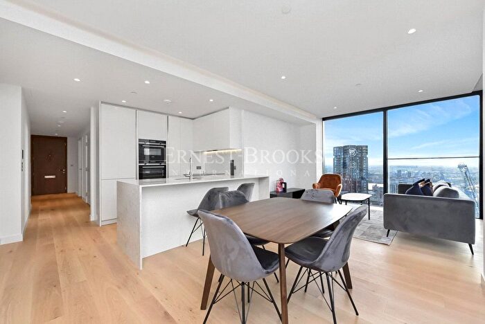 2 Bedroom Flat For Sale In Hampton Tower, South Quay Plaza, Canary Wharf, E14