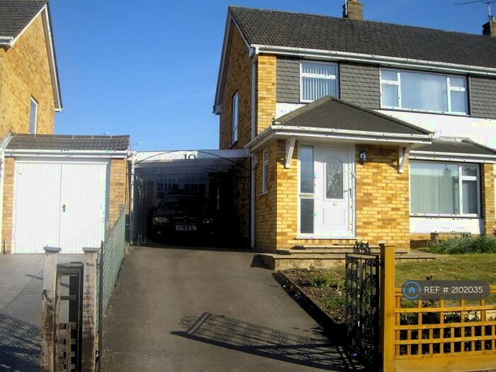 3 Bedroom Semi-Detached House To Rent In Hildens Drive, Tilehurst, Reading, RG31
