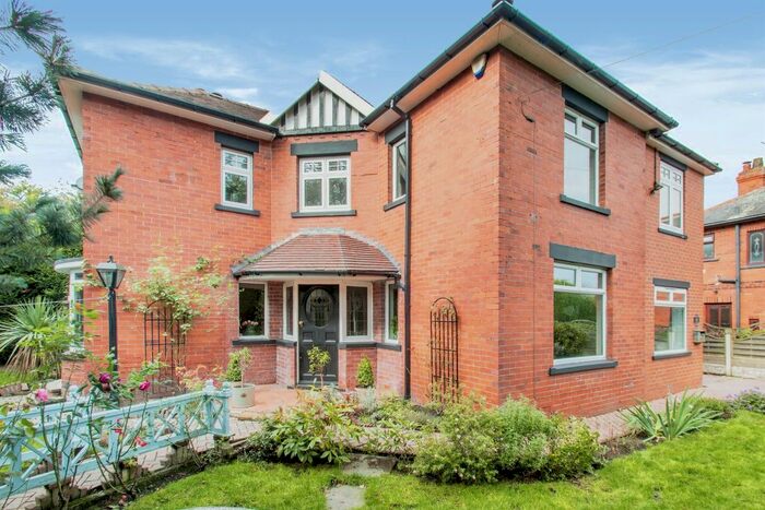 3 Bedroom Detached House To Rent In Britannia Road, Morley, Leeds, LS27