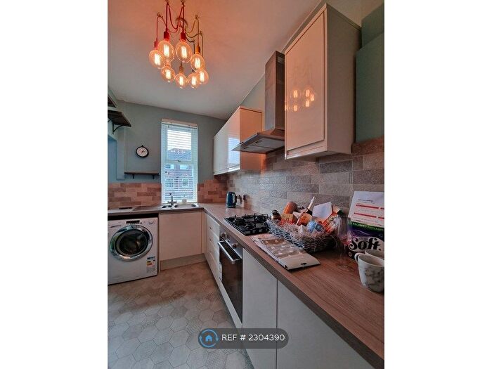 2 Bedroom End Of Terrace House To Rent In Springfield Road, Morley, Leeds, LS27