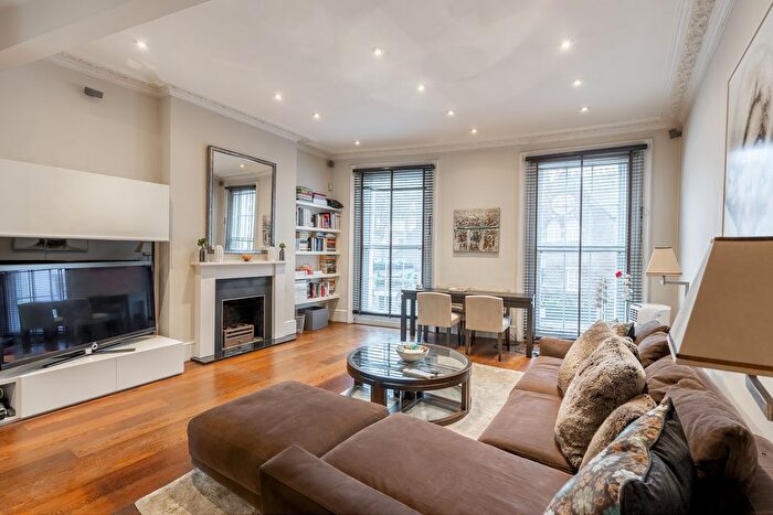 3 Bedroom Detached House To Rent In Walton Street, Kensington And Chelsea, London, SW3