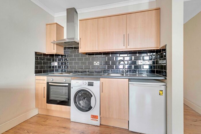 Studio To Rent In Barnett Street, Whitechapel, London, E1