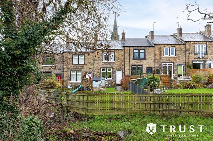 3 Bedroom Terraced House For Sale In St. Lukes Terrace, Cleckheaton, BD19