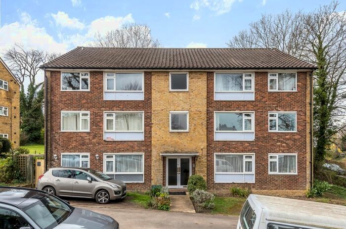 2 Bedroom Flat To Rent In Cumberland Road, Bromley, BR2
