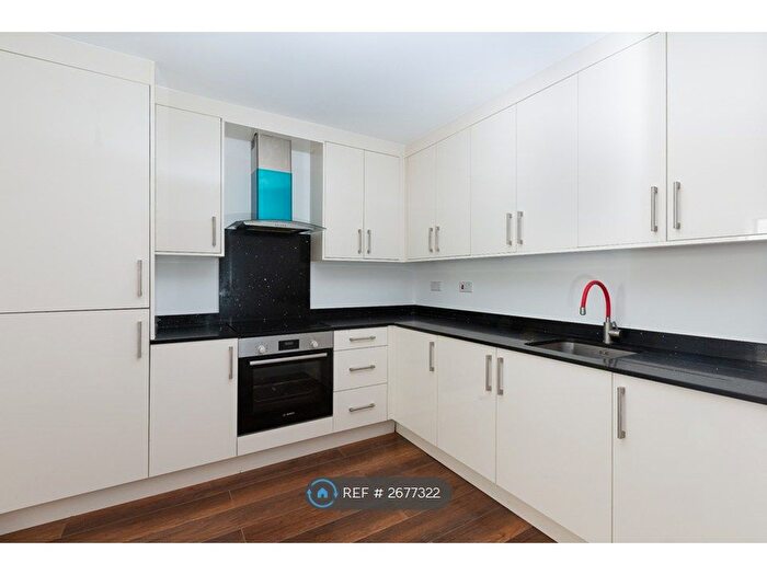 1 Bedroom Flat To Rent In Pinewood House, Bedford, MK40