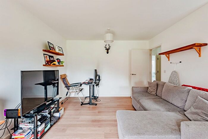 1 Bedroom Flat For Sale In North Road, Crawley, RH10