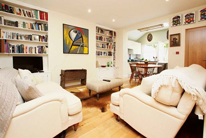 1 Bedroom Flat To Rent In Bolingbroke Road, Brook Green, W14
